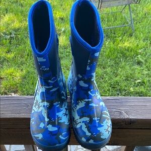 Blue Rain & Snow Boots with Ocean-Themed Design